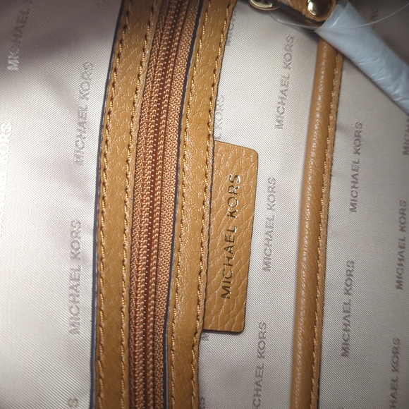 023 - NWT MICHAEL KORS shoulder bag! 💕 - Picture 12 of 13